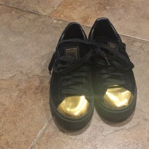 Black suede gym shoe